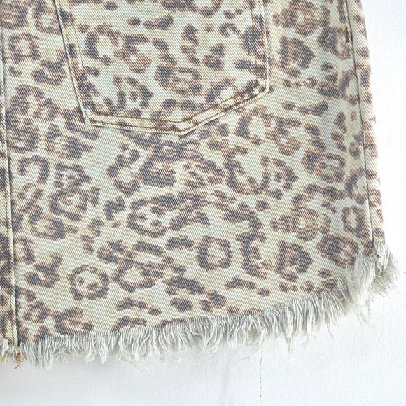 Style Rack Faded Leopard Print Denim Mini Skirt Medium Distressed Animal Mobwife - Picture 16 of 16